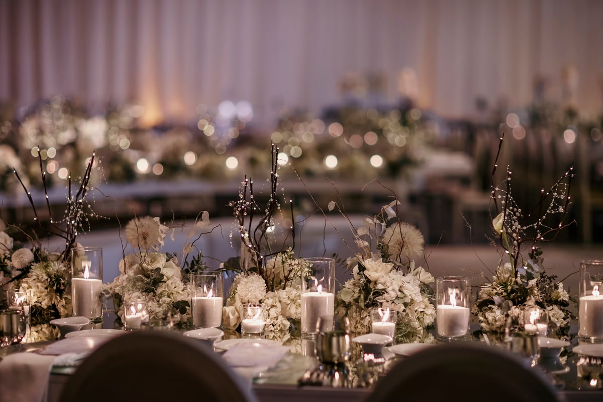Elegant wedding table with candlelight and flowers